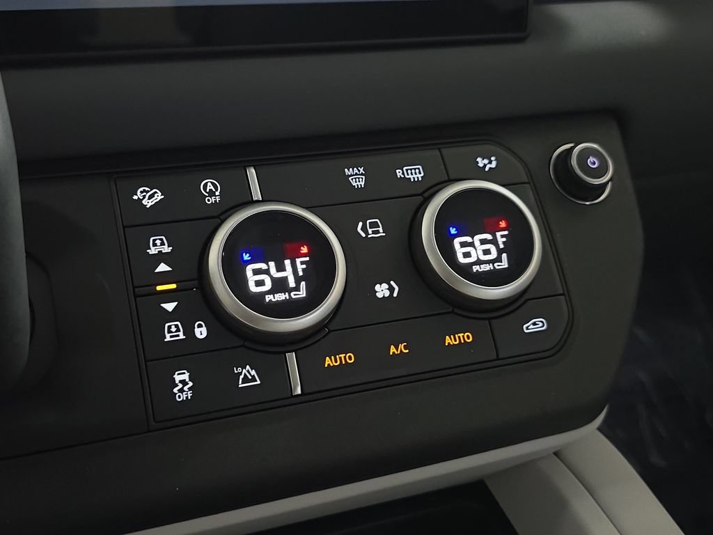 Used 2025 Land Rover Defender 110 X-Dynamic SE AWD/4WD image 25
