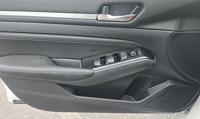 Used 2023 Nissan Altima 2.5 SL FWD image 9