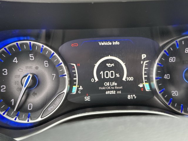 Used 2023 Chrysler Pacifica Touring-L FWD image 15