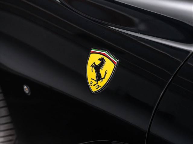 Used 2020 Ferrari 812 Superfast RWD image 15