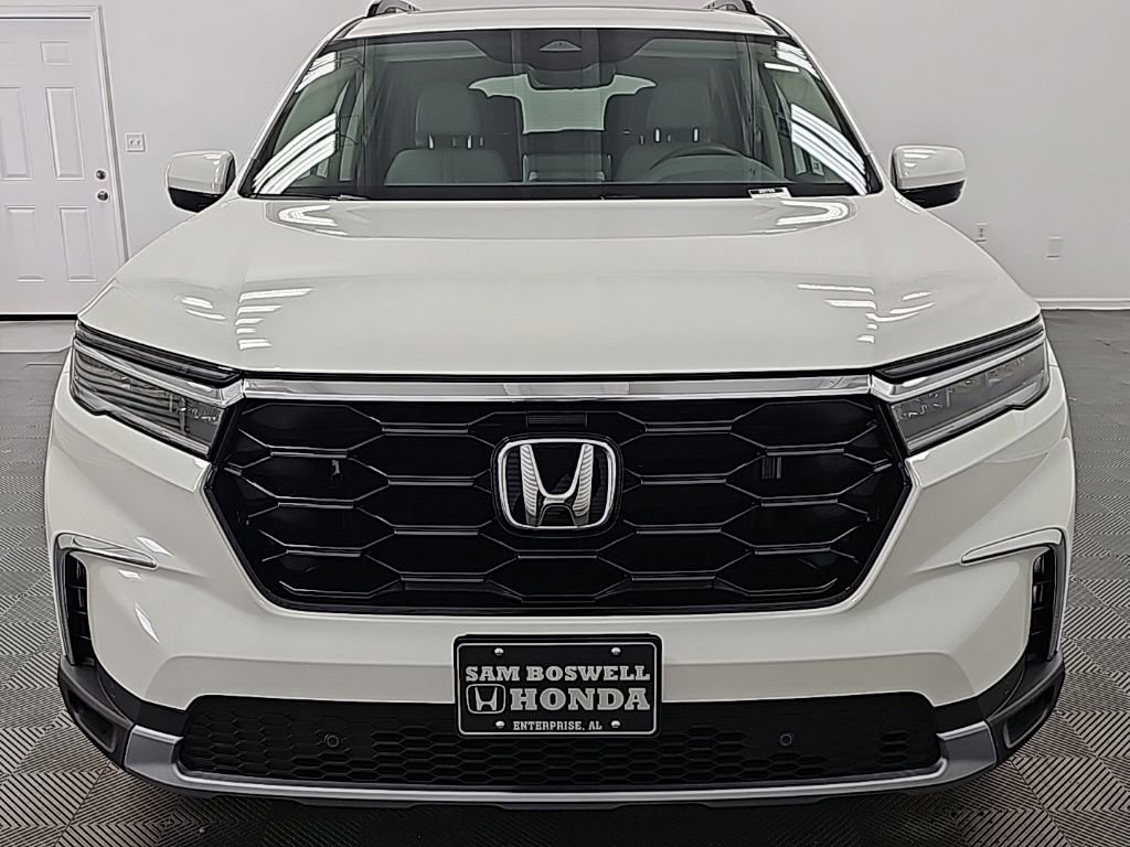 New 2025 Honda Pilot Touring image 3