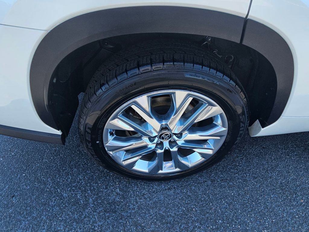 Used 2022 Toyota Highlander Limited FWD image 9