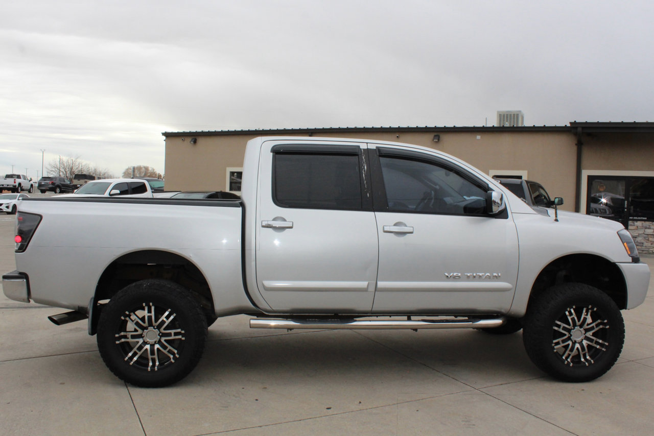 Used 2006 Nissan Titan LE w/ (R02) LE Off-Road Pkg image 16
