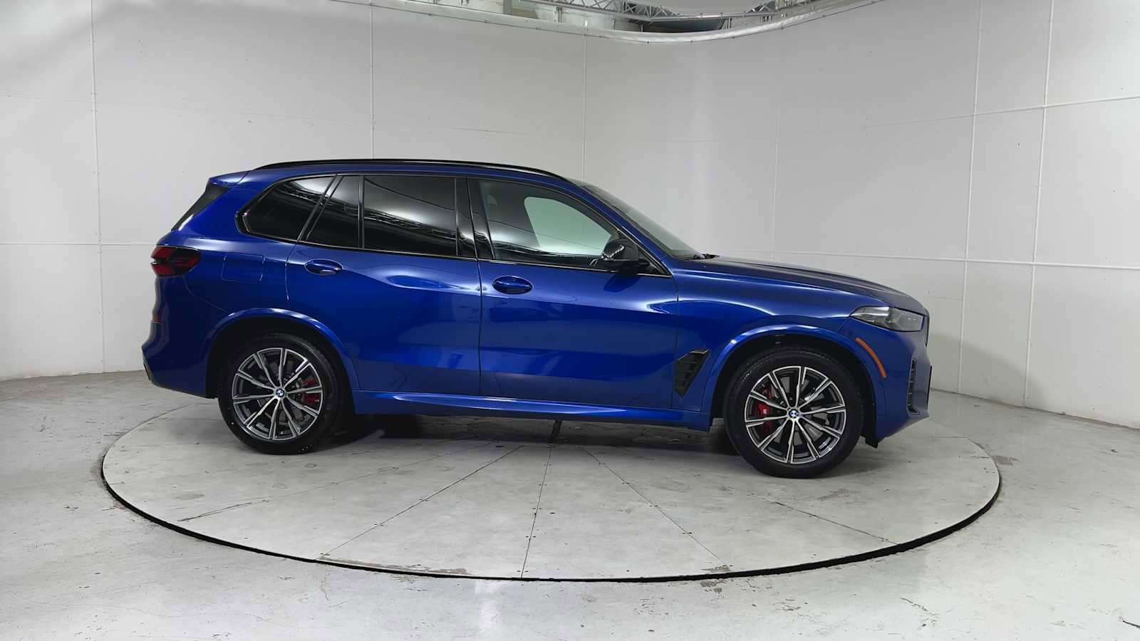 Used 2026 BMW X5 M60i image 9