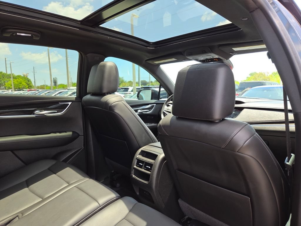 Used 2021 Cadillac XT5 Premium Luxury FWD image 16