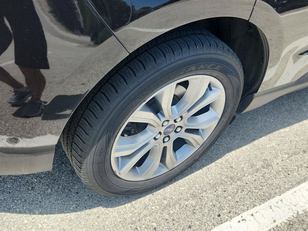 Used 2019 Ford Edge Titanium w/ Equipment Group 301A AWD/4WD image 5