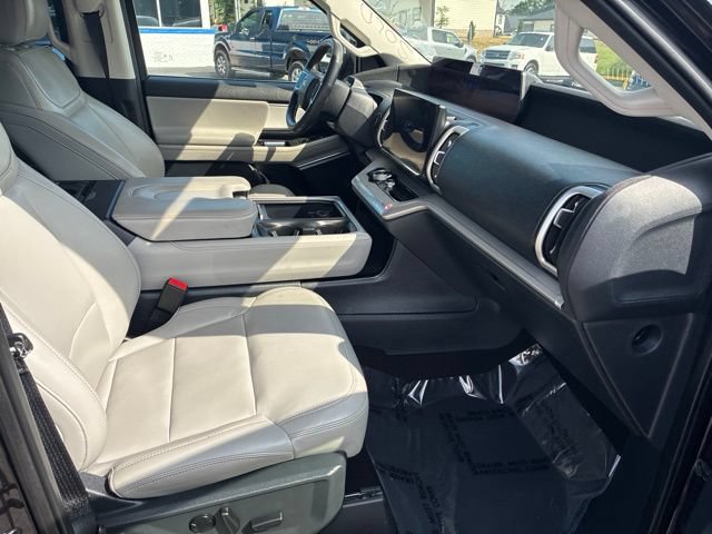 Used 2025 Ford Expedition Max Active AWD/4WD image 44