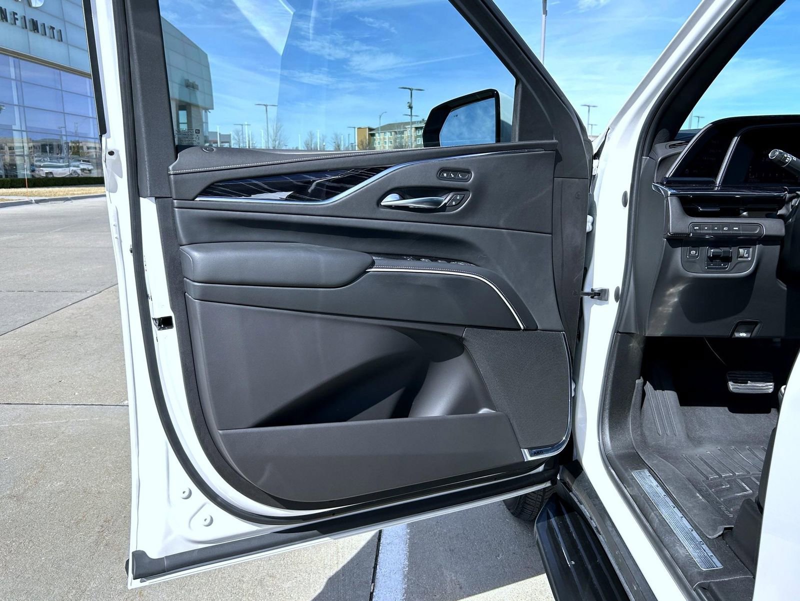 Used 2022 Cadillac Escalade Sport w/ LPO, ONYX Package image 9