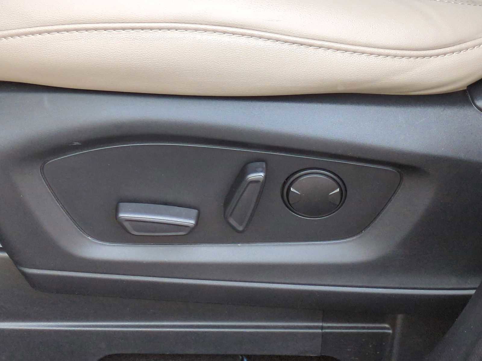 Used 2023 Ford Explorer XLT w/ Equipment Group 202A image 18