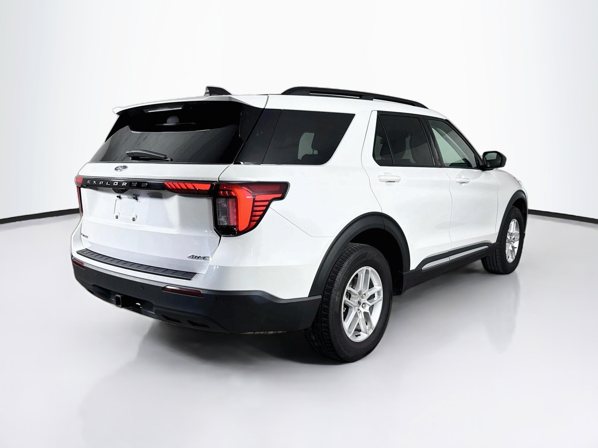 Used 2025 Ford Explorer Active AWD/4WD image 32
