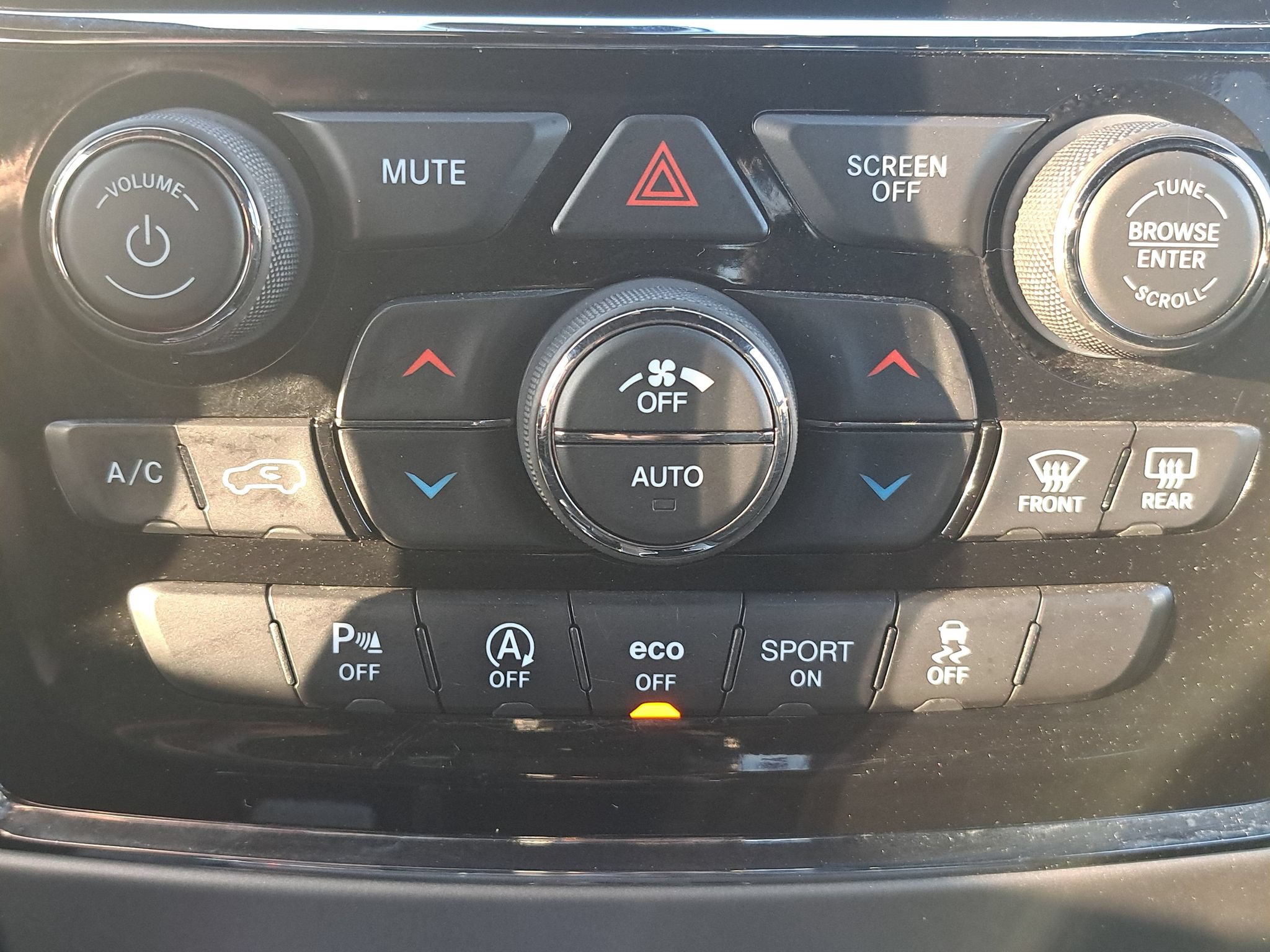 Used 2020 Jeep Grand Cherokee Altitude AWD/4WD image 21