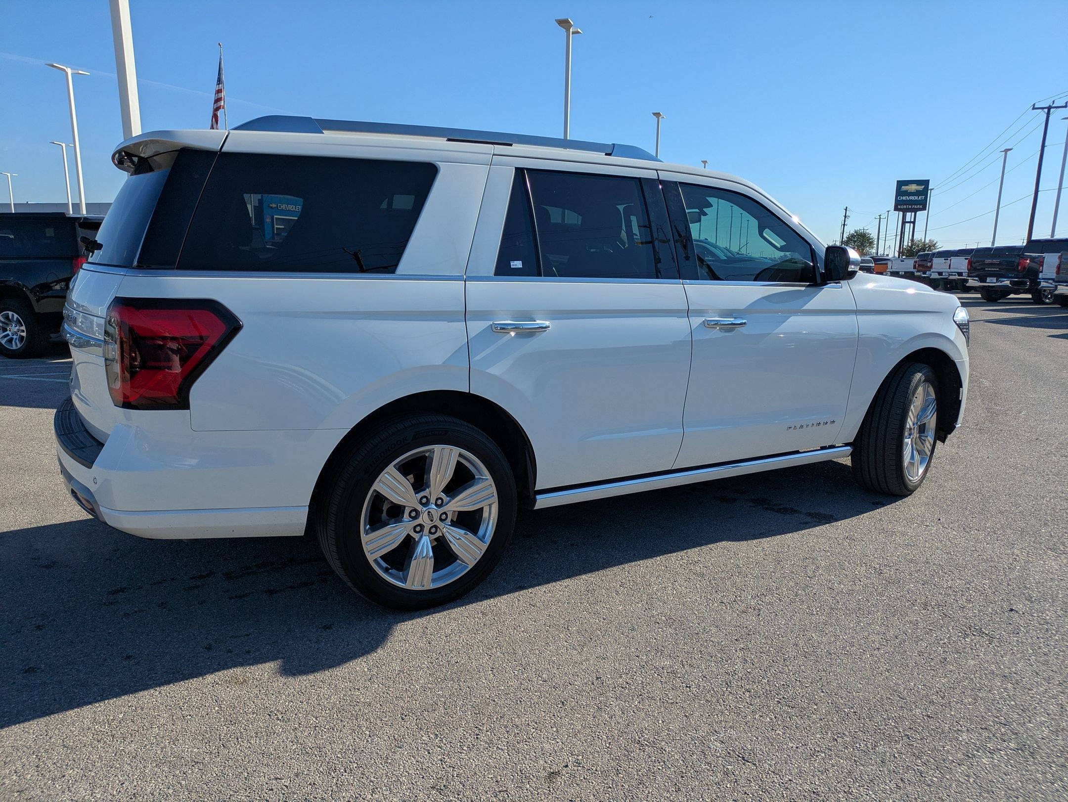 Used 2022 Ford Expedition Platinum image 2