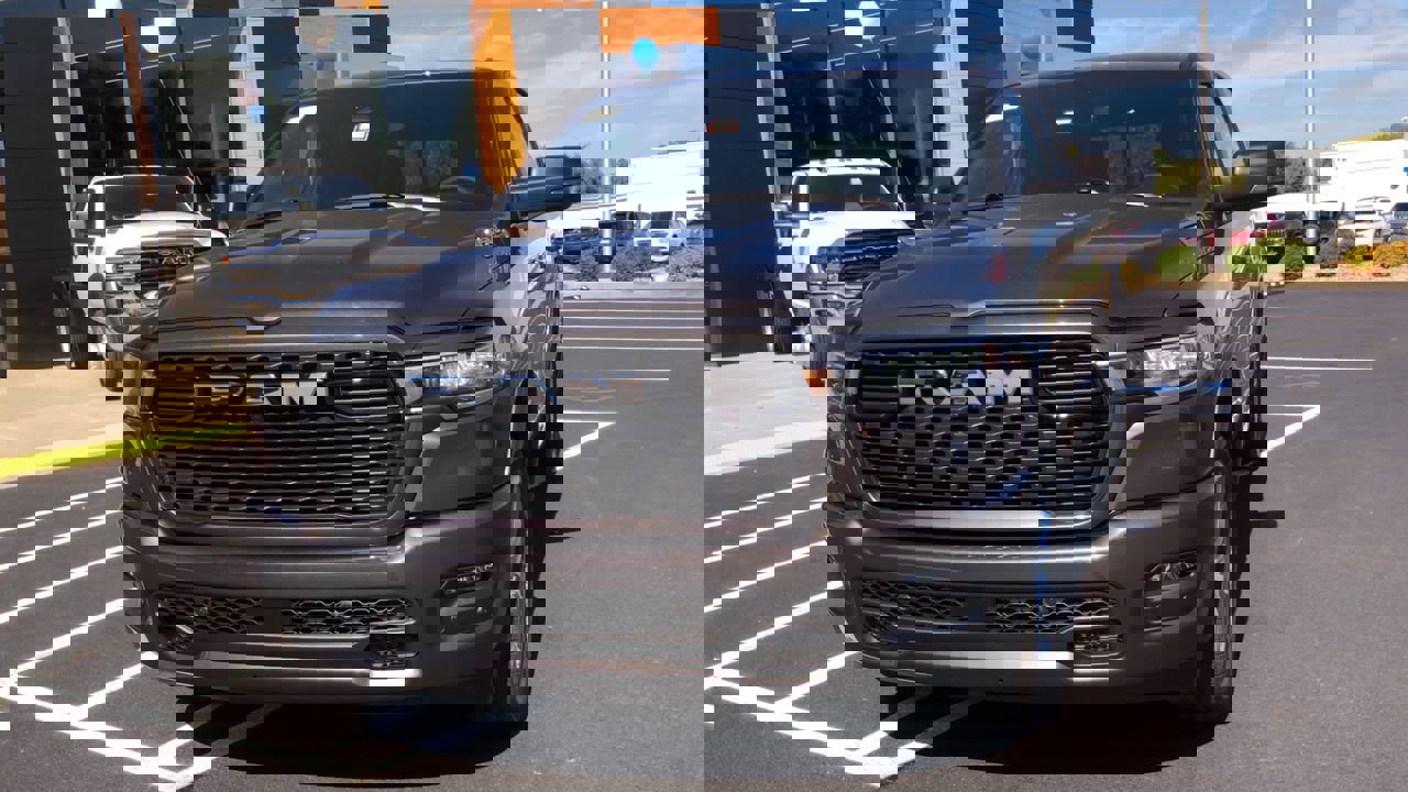 New 2026 RAM 1500 4x4 Crew Cab image 3