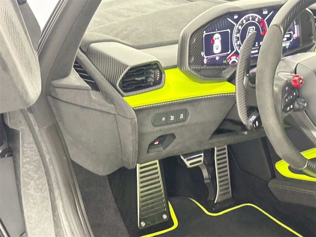 Used 2024 Lamborghini Revuelto image 10