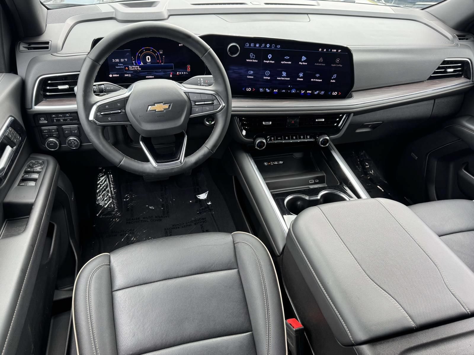 Used 2025 Chevrolet Suburban Premier AWD/4WD image 2