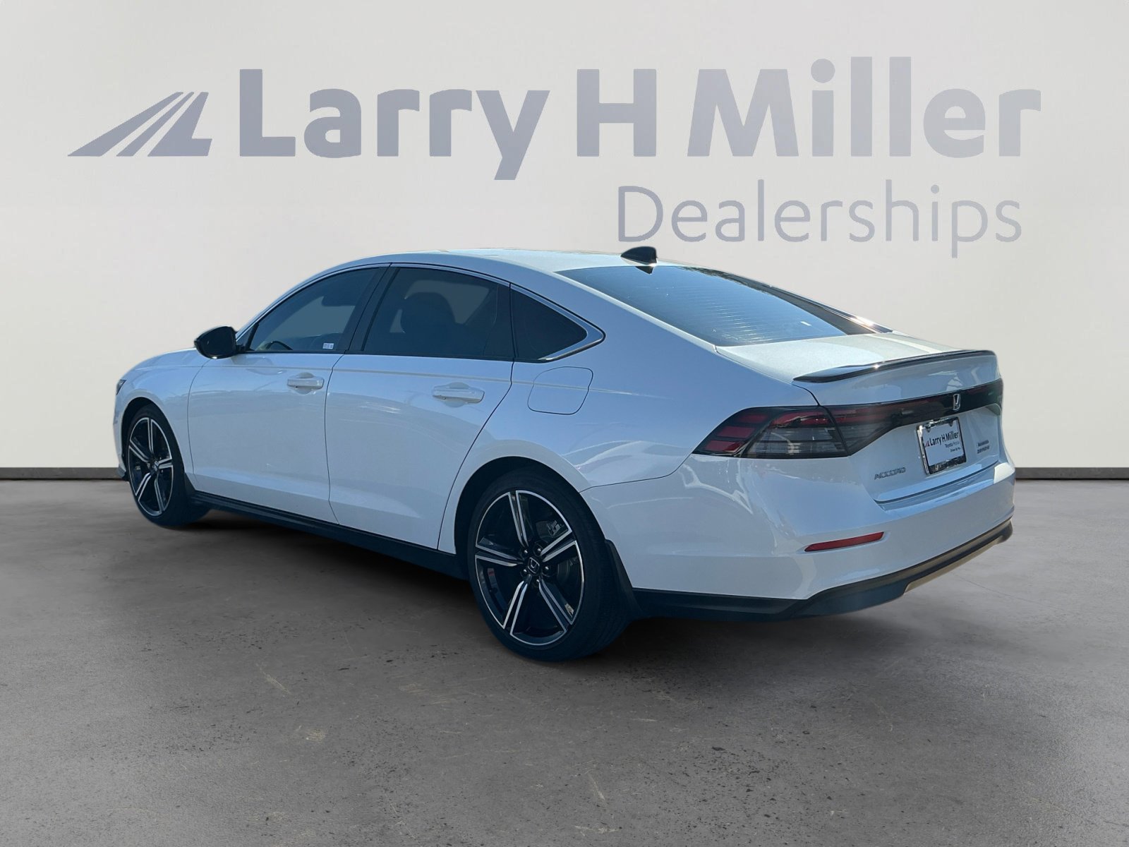 Used 2024 Honda Accord Sport image 3