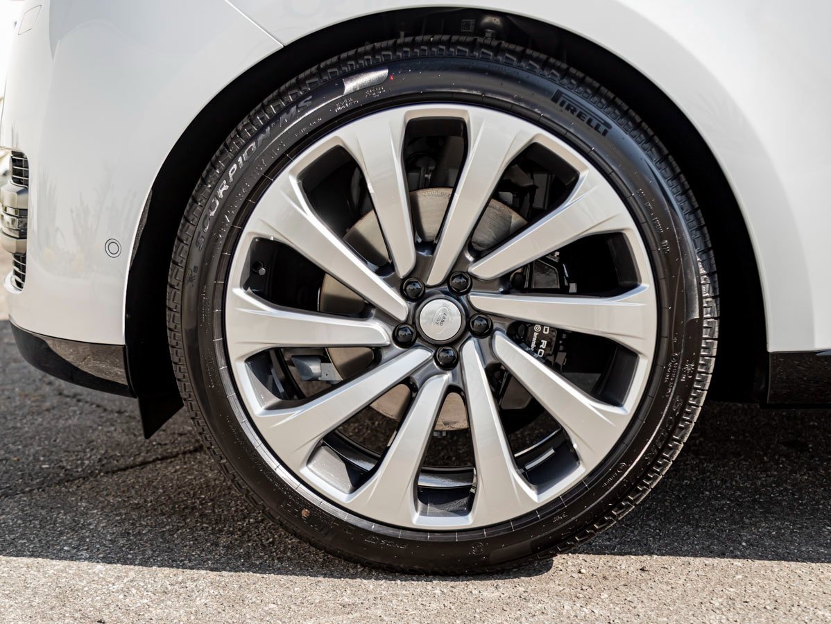 New 2025 Land Rover Range Rover SE image 11