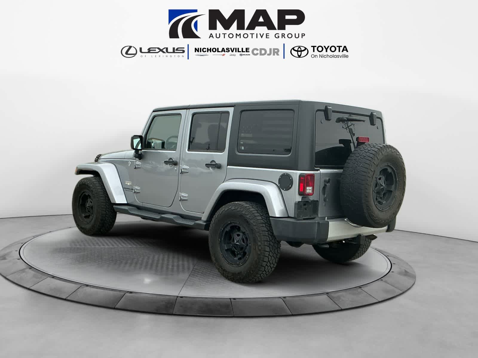 Used 2015 Jeep Wrangler Unlimited Sahara w/ Dual Top Group AWD/4WD image 3
