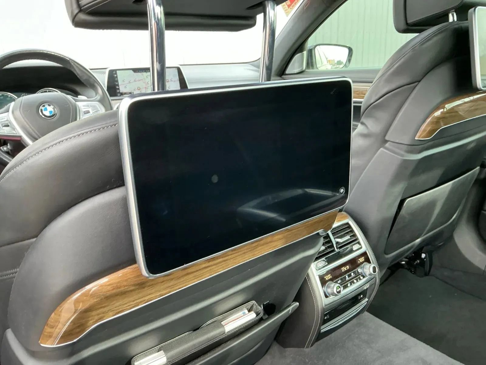 Used 2016 BMW 750i xDrive image 37