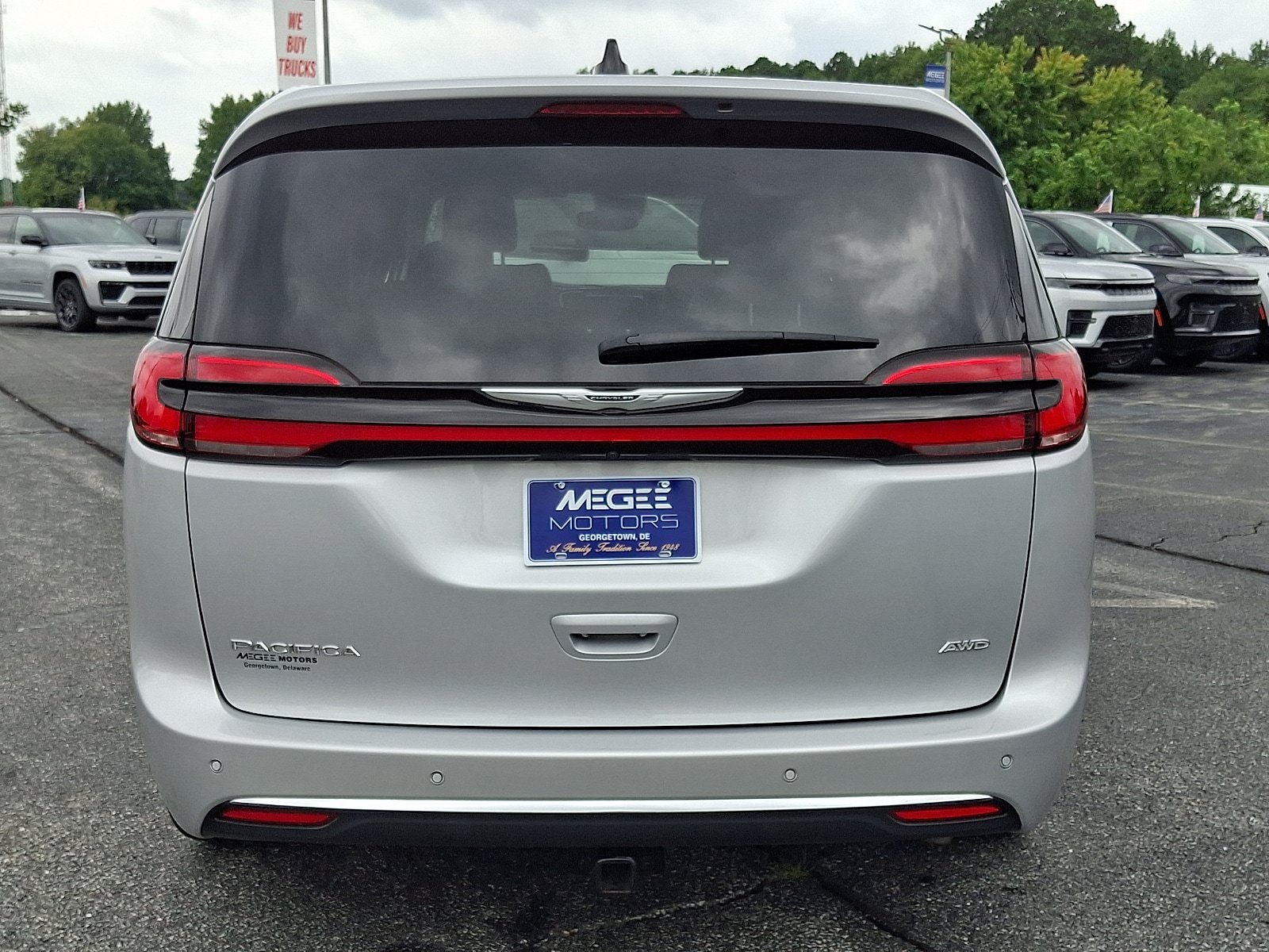 Certified 2024 Chrysler Pacifica Touring-L AWD/4WD image 5