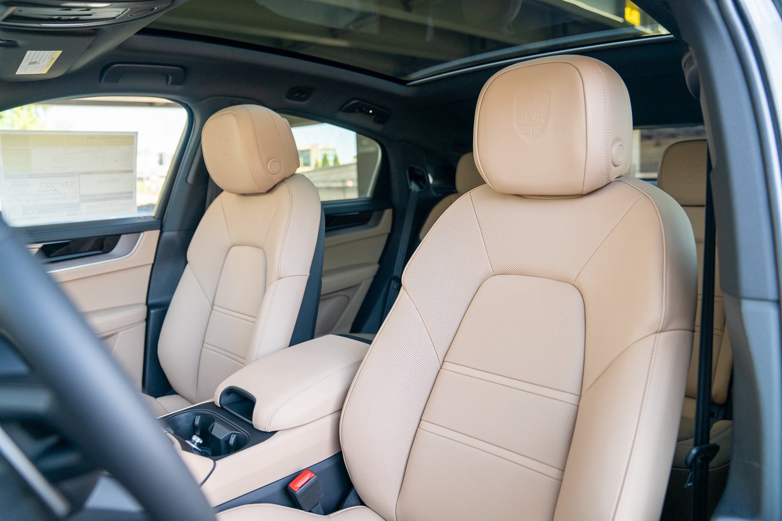 Certified 2025 Porsche Cayenne E-Hybrid Coupe AWD/4WD image 5