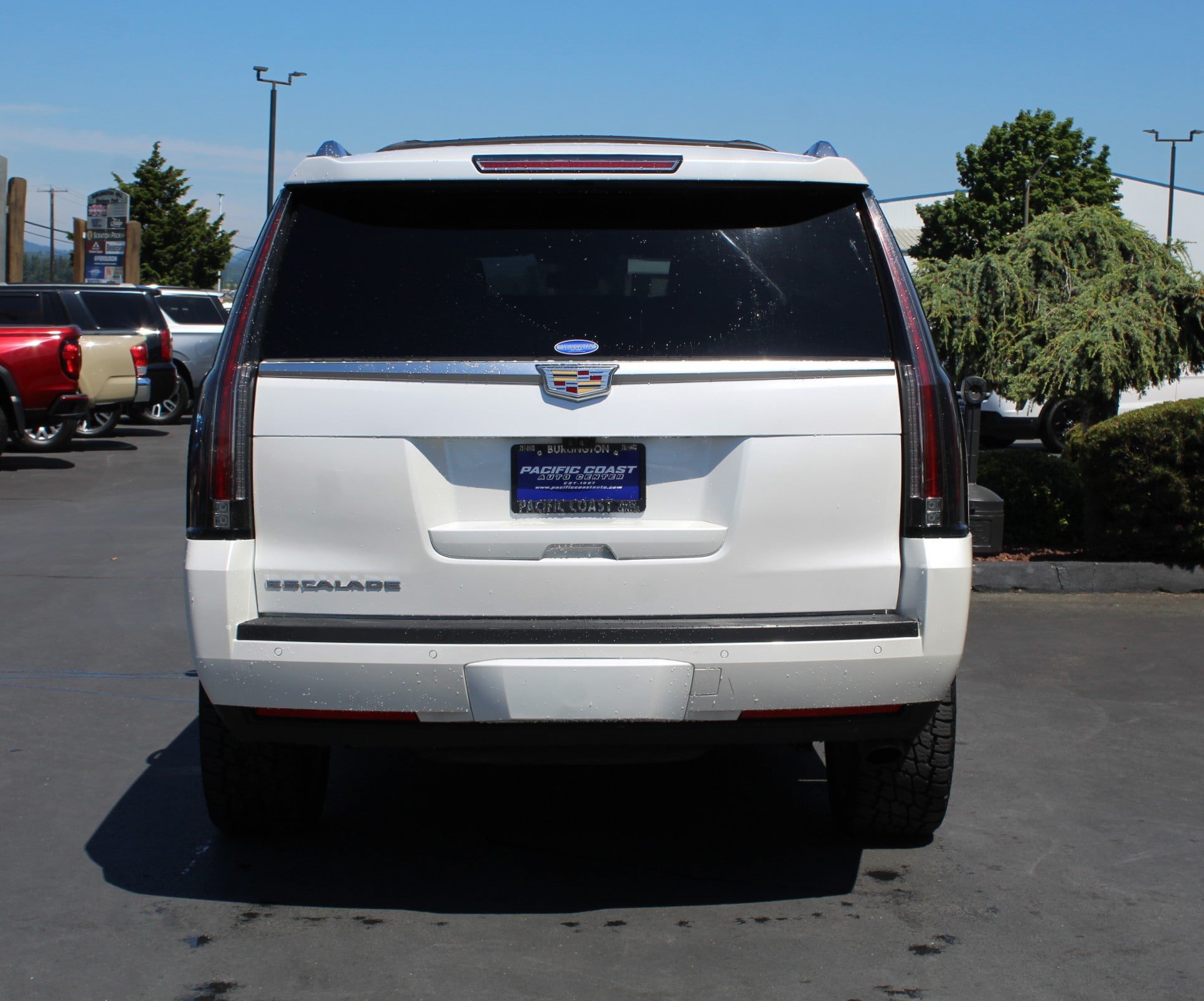 Used 2018 Cadillac Escalade Platinum AWD/4WD image 5