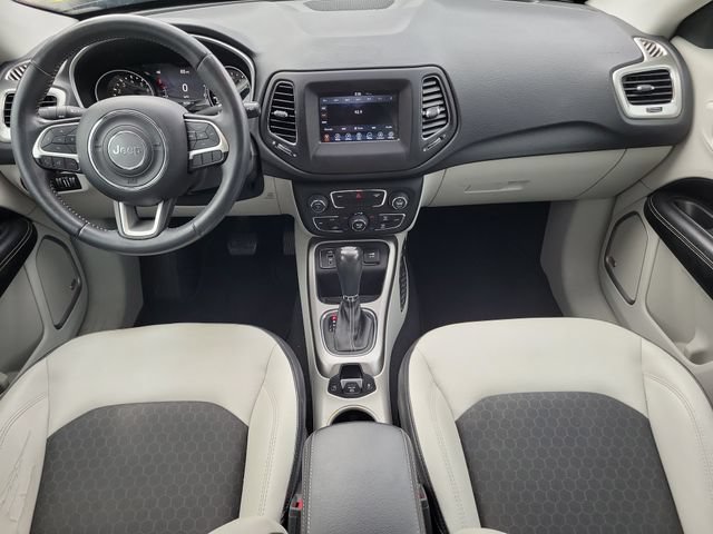 Used 2018 Jeep Compass Latitude w/ Popular Equipment Group FWD image 10