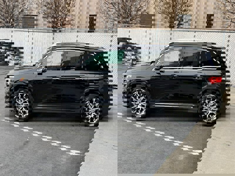 Used 2020 Mercedes-Benz GLB 250 4MATIC w/ AMG Line image 4