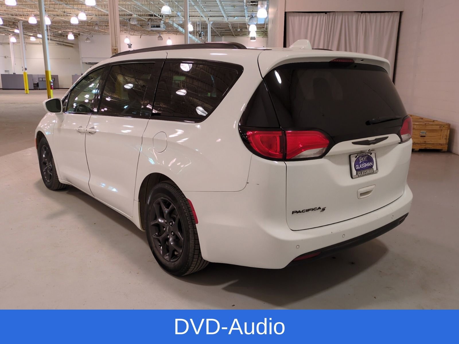 Used 2018 Chrysler Pacifica Touring-L Plus w/ S Appearance Package FWD image 5