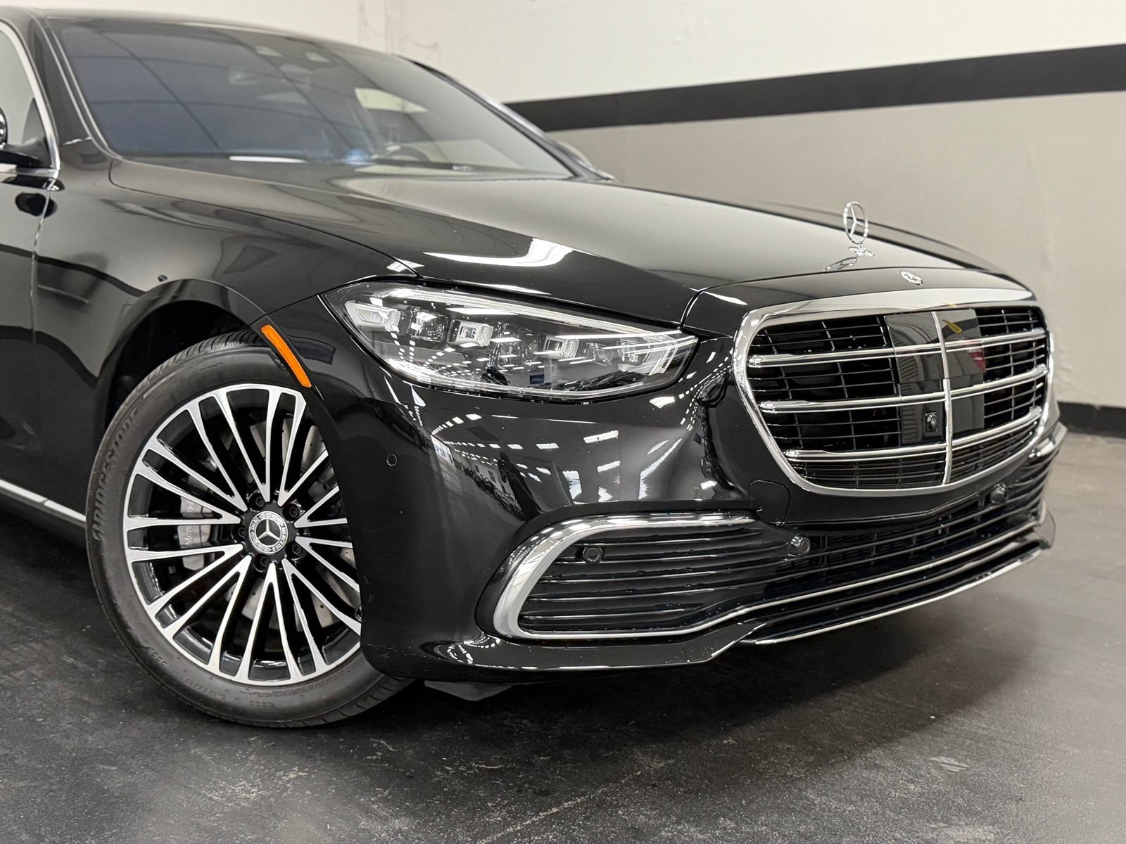 Certified 2026 Mercedes-Benz S 500 4MATIC image 3