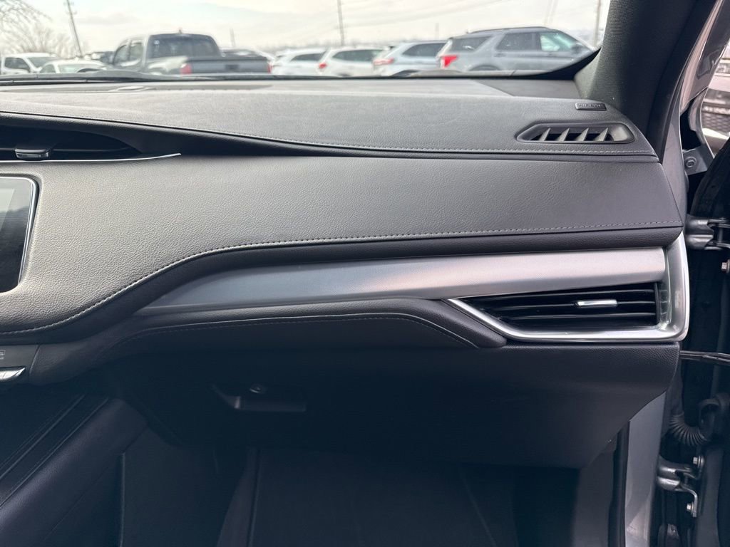 Used 2023 Cadillac XT4 Premium Luxury image 25