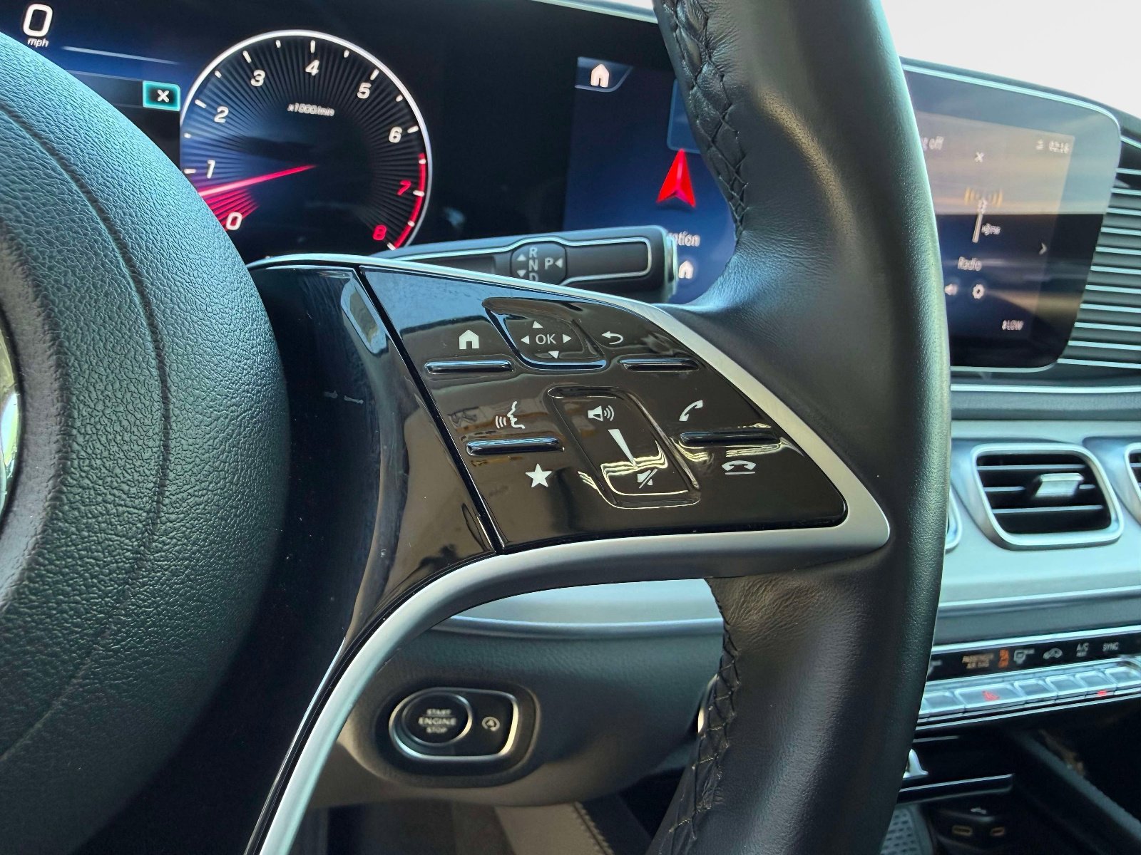 Used 2024 Mercedes-Benz GLE 350 4MATIC image 54