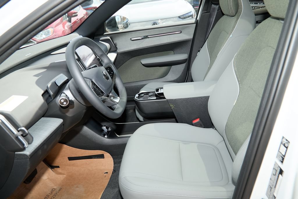 New 2026 Volvo EX30 Plus w/ Protection Package RWD image 17