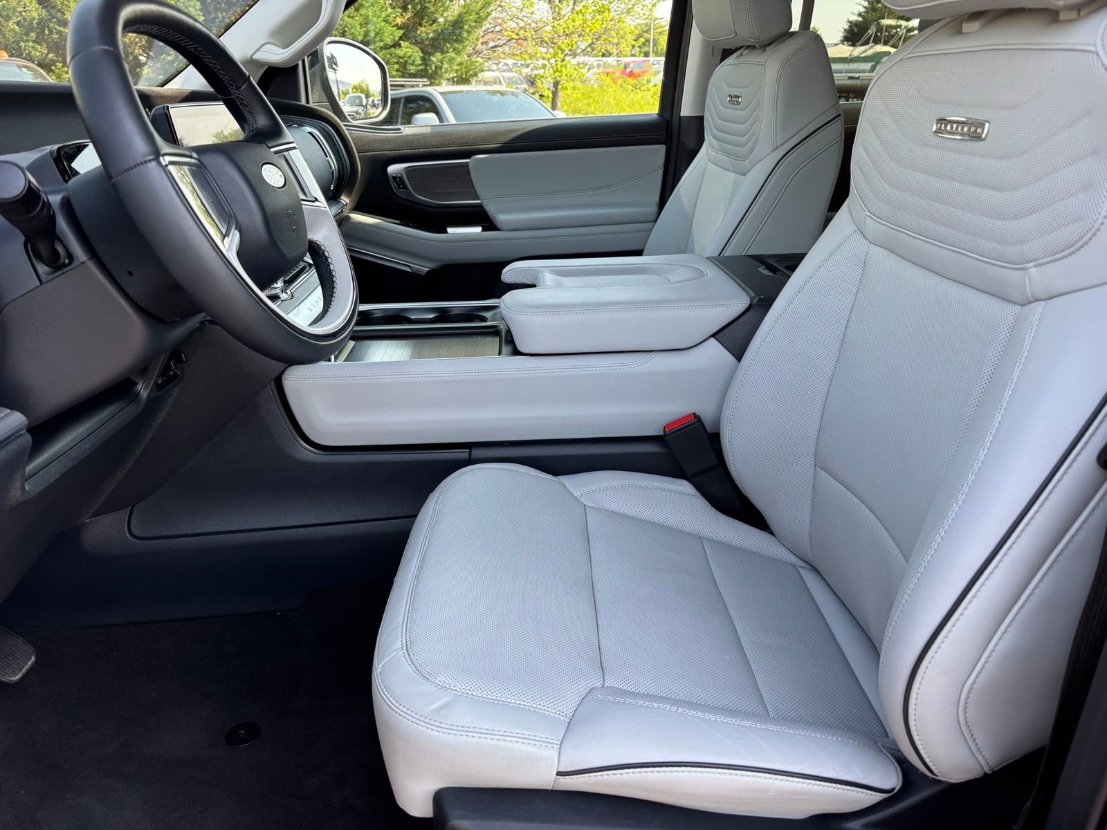 Used 2025 Ford Expedition Platinum w/ Platinum Ultimate Package AWD/4WD image 20