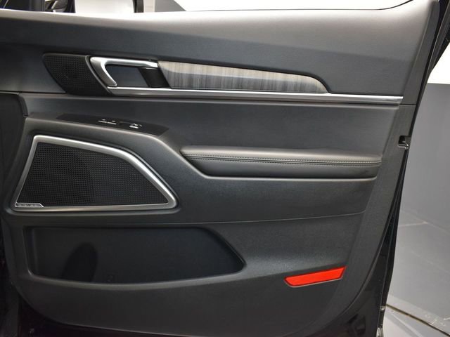 Used 2025 Kia Telluride SX w/ SX Captain's Chair Package image 13
