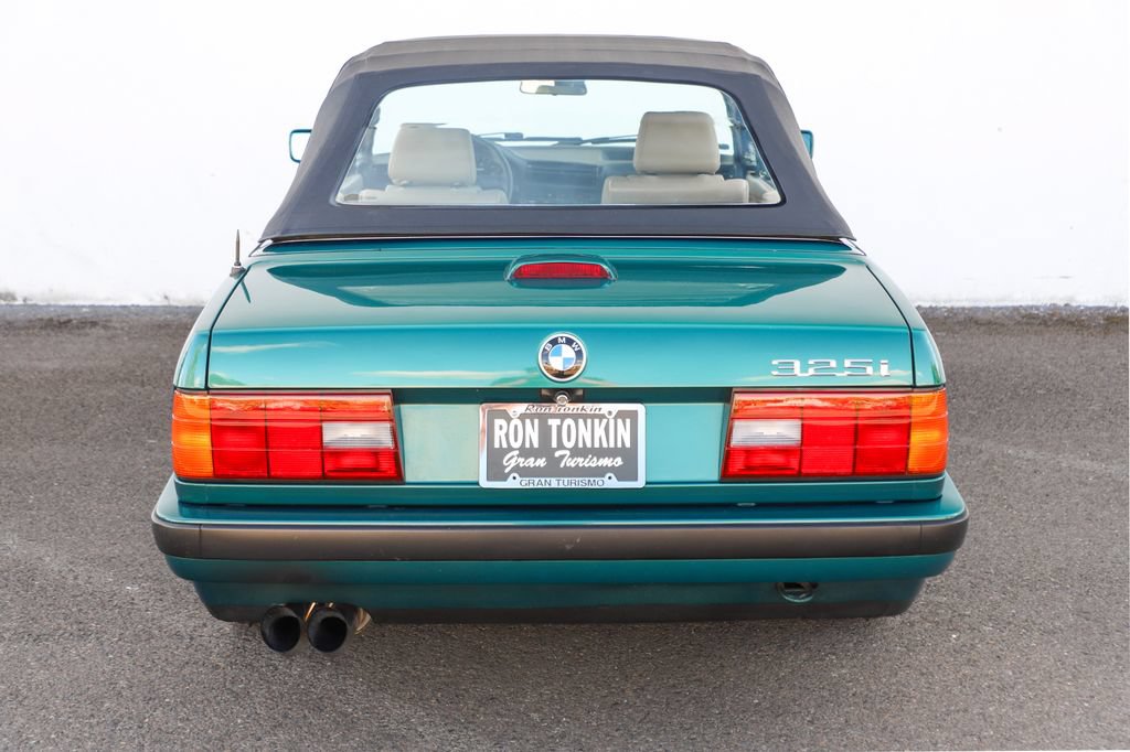 Used 1992 BMW 325i Convertible RWD image 16