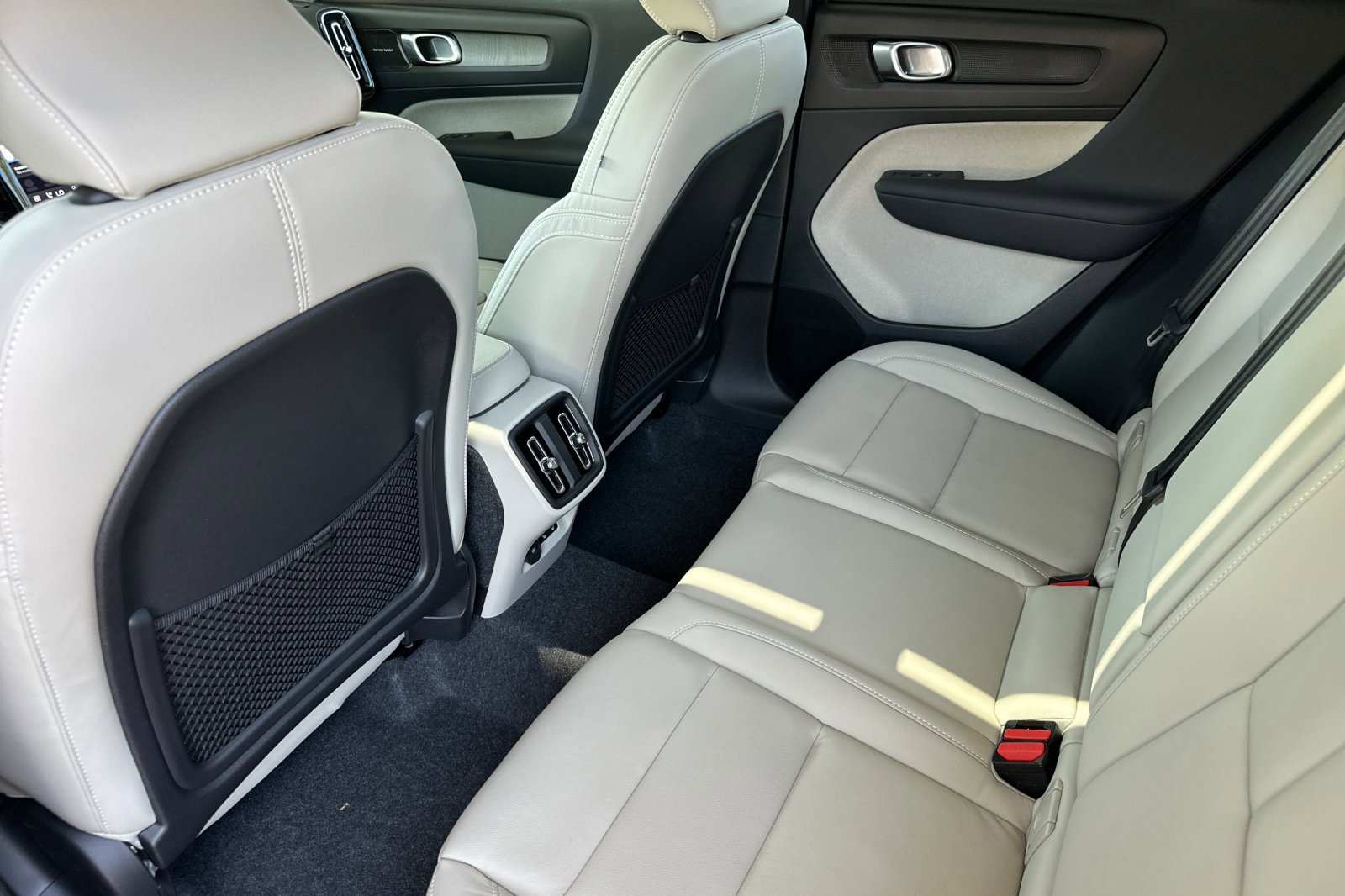 New 2026 Volvo XC40 B5 Ultra w/ Climate Package image 10