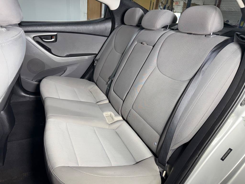 Used 2016 Hyundai Elantra SE FWD image 19