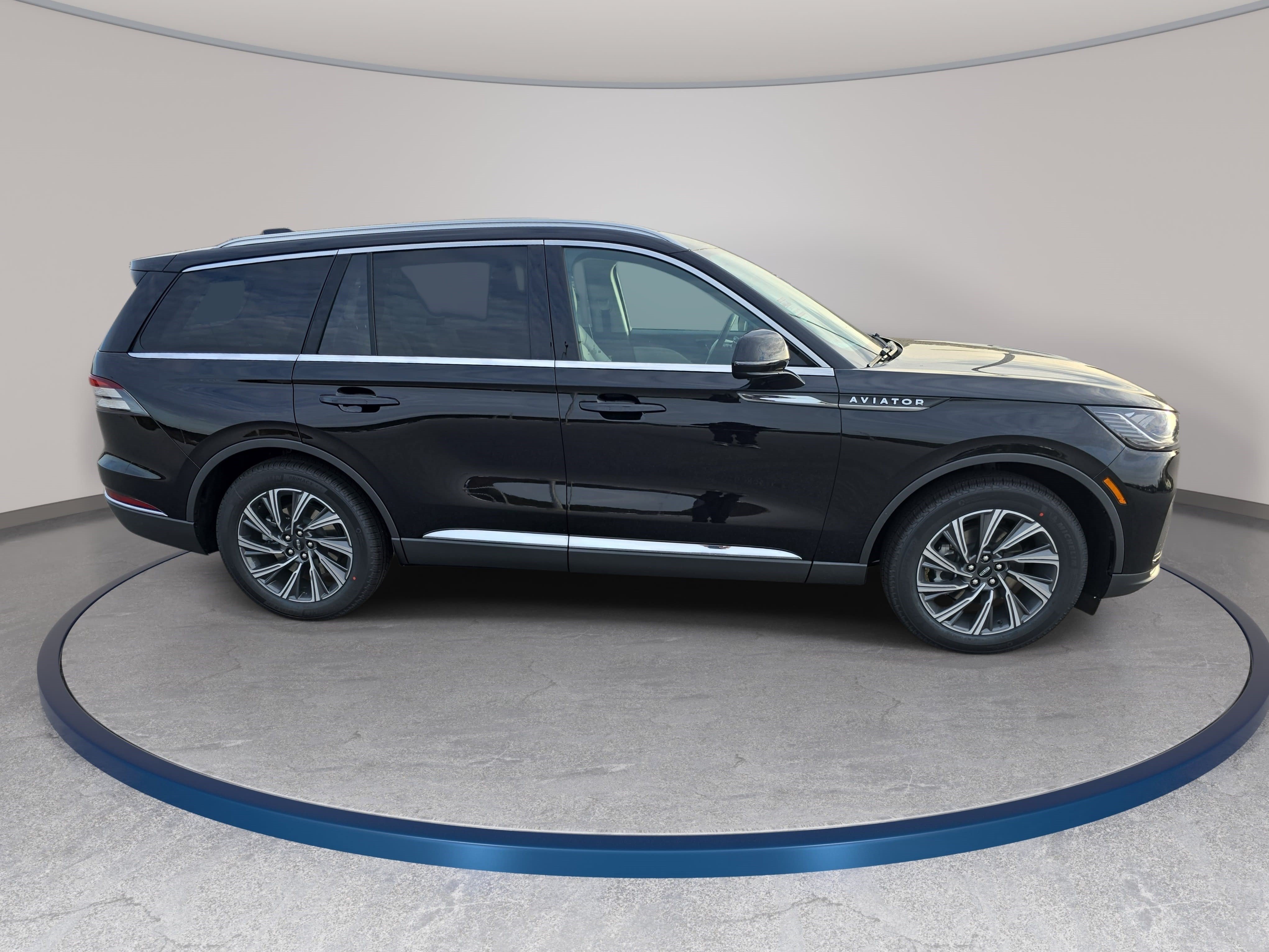 New 2026 Lincoln Aviator 2WD image 4
