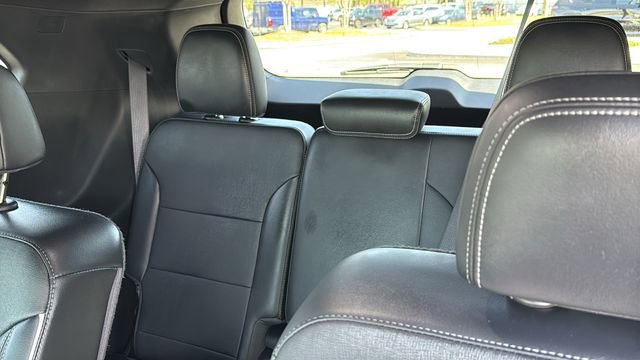 Used 2025 Buick Enclave Preferred image 27