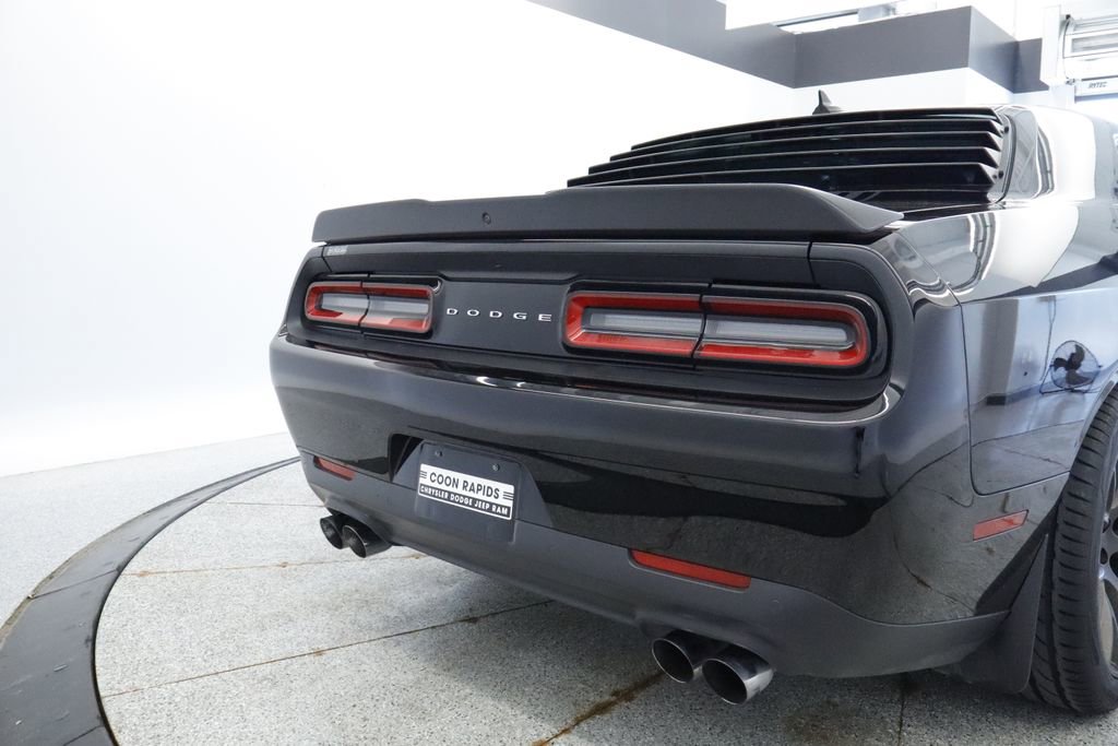 Used 2016 Dodge Challenger R/T RWD image 11