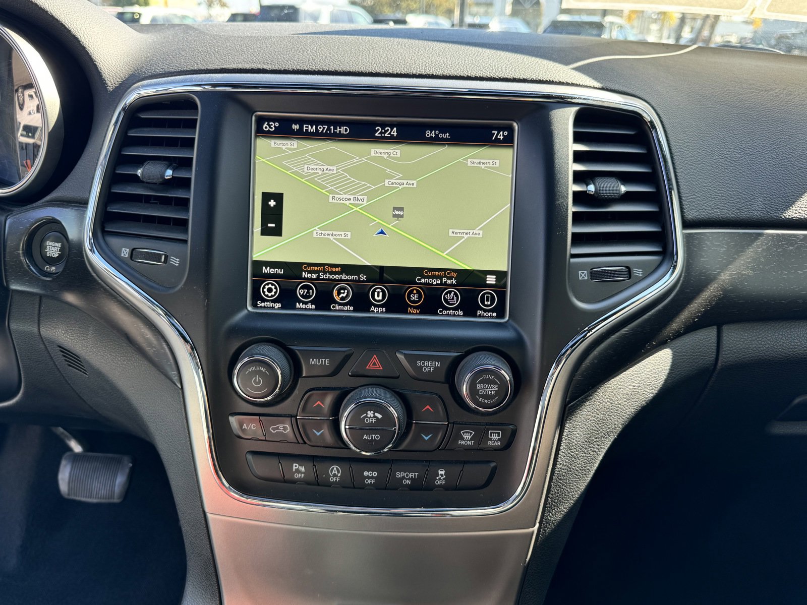Used 2018 Jeep Grand Cherokee Altitude image 28