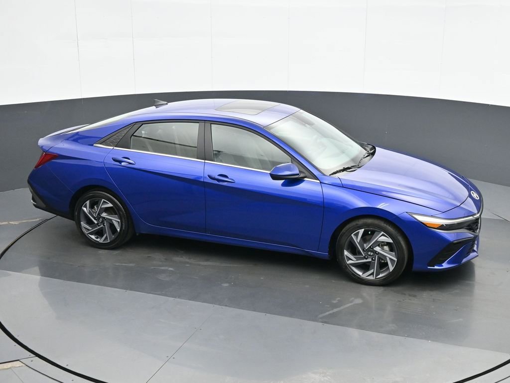 Used 2025 Hyundai Elantra SEL FWD image 23