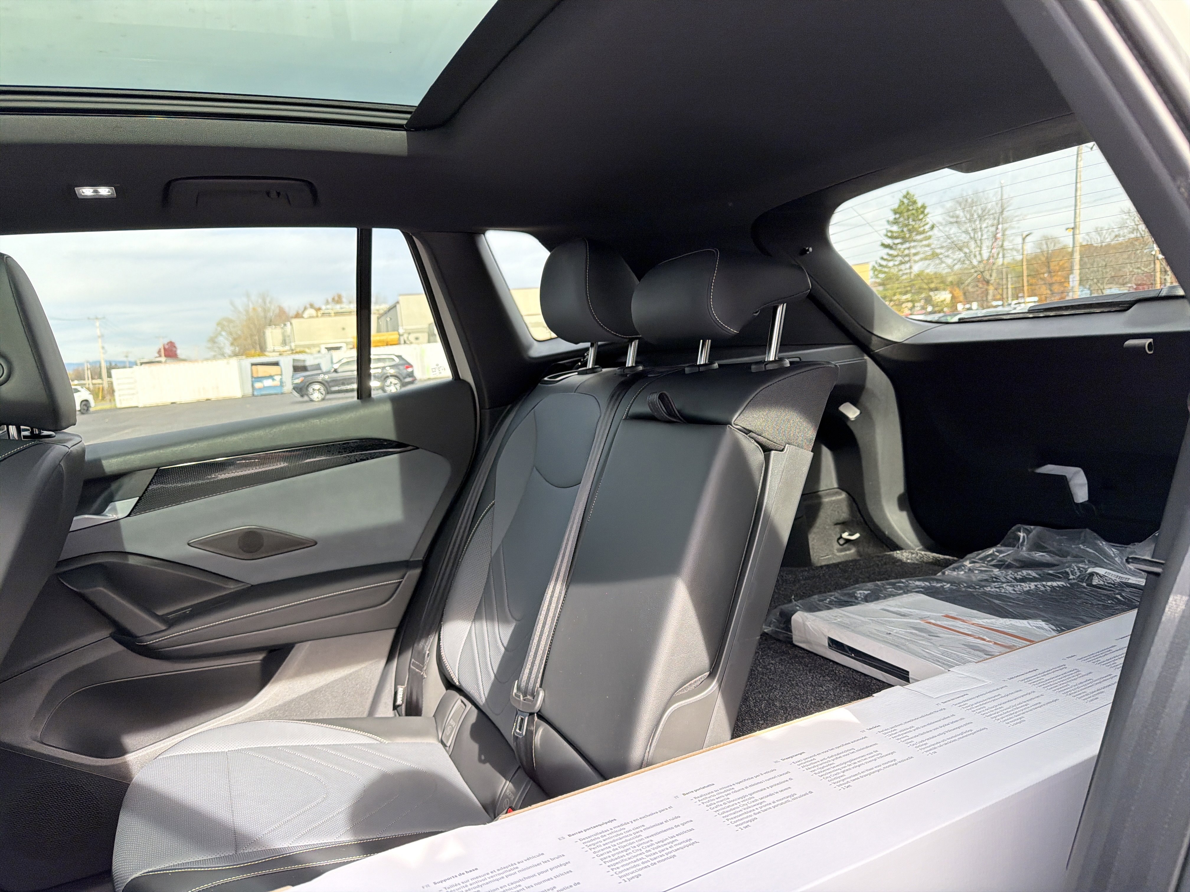 New 2026 Volkswagen Tiguan SE R-Line image 30