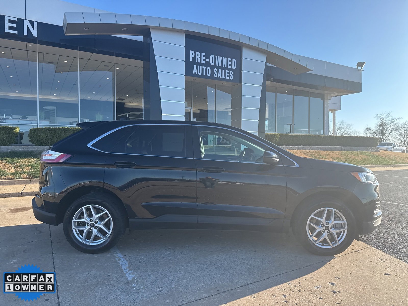 Used 2024 Ford Edge SEL image 2