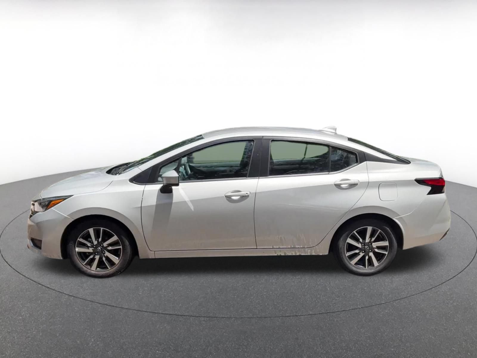 Used 2025 Nissan Versa SV FWD image 8