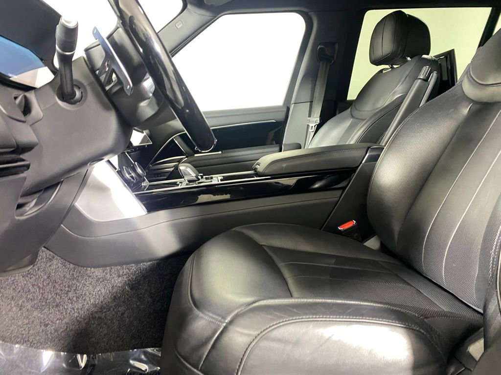 Used 2023 Land Rover Range Rover Long Wheelbase SE image 17