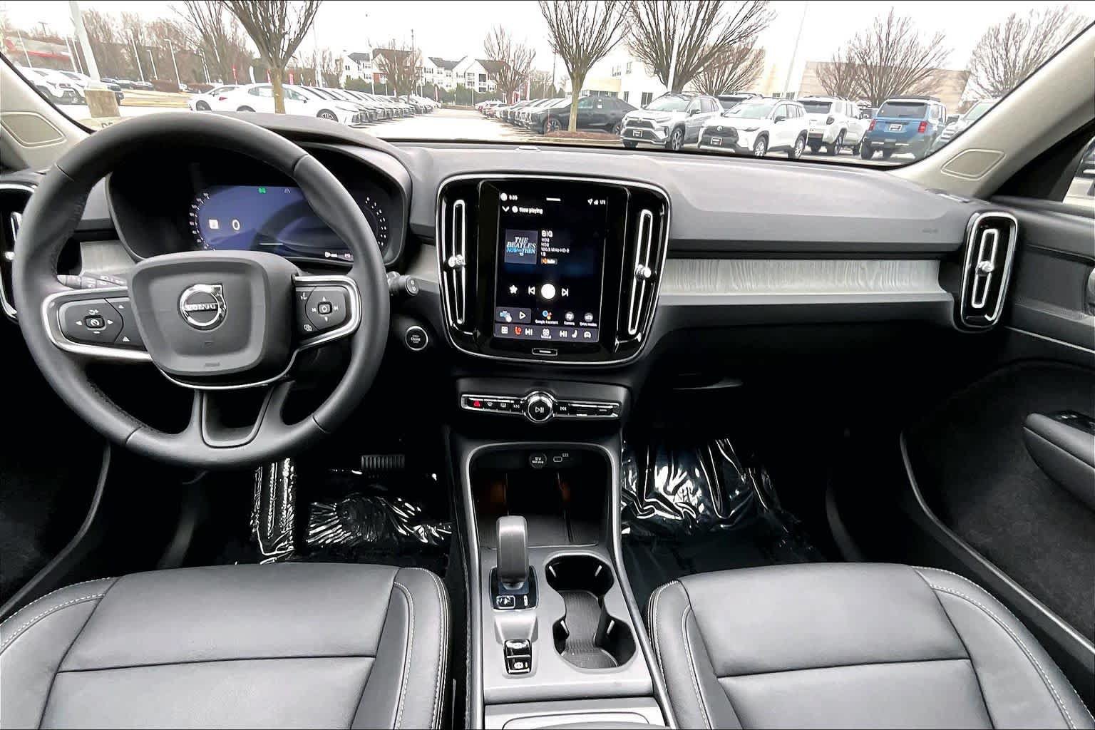 Used 2026 Volvo XC40 B5 Core w/ Climate Package AWD/4WD image 25