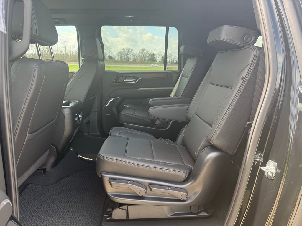 Used 2025 GMC Yukon XL Denali w/ Sun & Power Step Package image 16