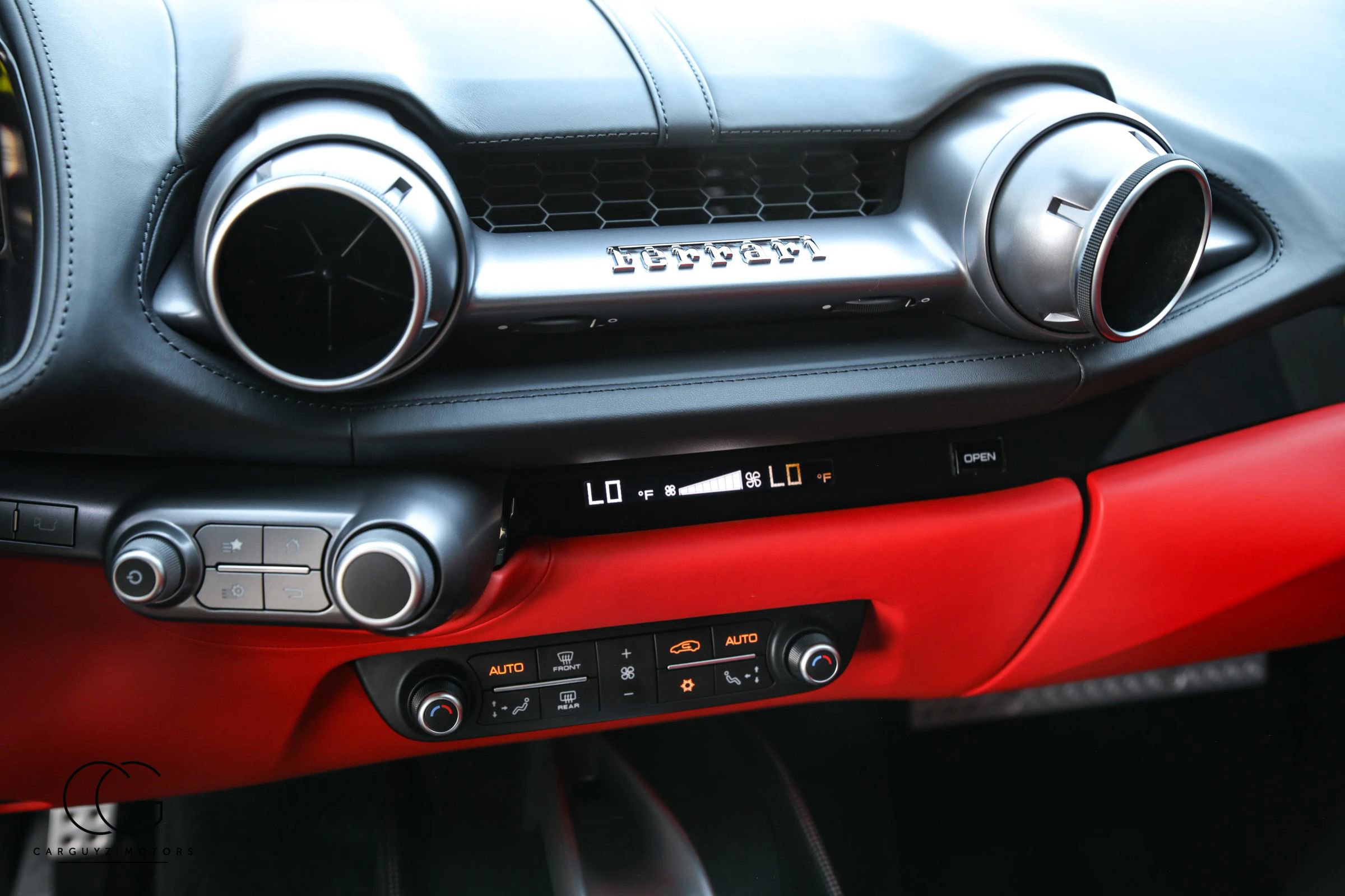 Used 2019 Ferrari 812 Superfast RWD image 33